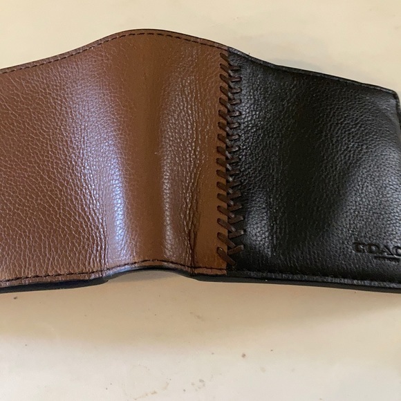 Me s COACH wallet - Picture 3 of 3